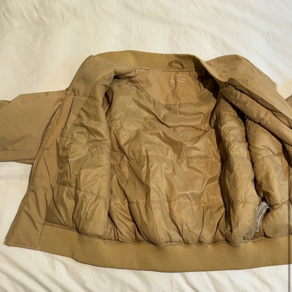 Puffer Jacket, in excellent condition! NWOT - Picture 2 of 3